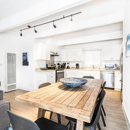 Updated 2Br Cottage One House From Beach - Super Central By Beachview Rentals